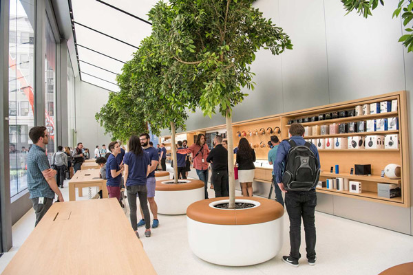 Not All Apple Stores Are the Same – Let Me Show You – Visual Merchandising and Store Design